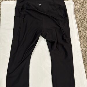 Old Navy Black Cropped Active Leggings